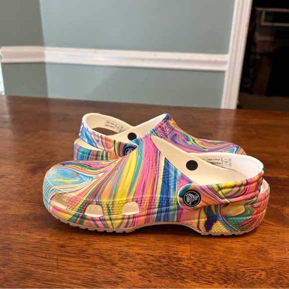 Crocs tie dye multicolor pink blue purple yellow clog sandal shoe size J2 - Picture 4 of 10